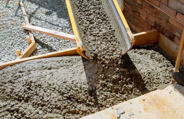 Cement Walkway Pouring in Everett